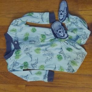 ⭐️ 5/30 Burt's Bees 6-9 month dinosaur pajamas, green, footed